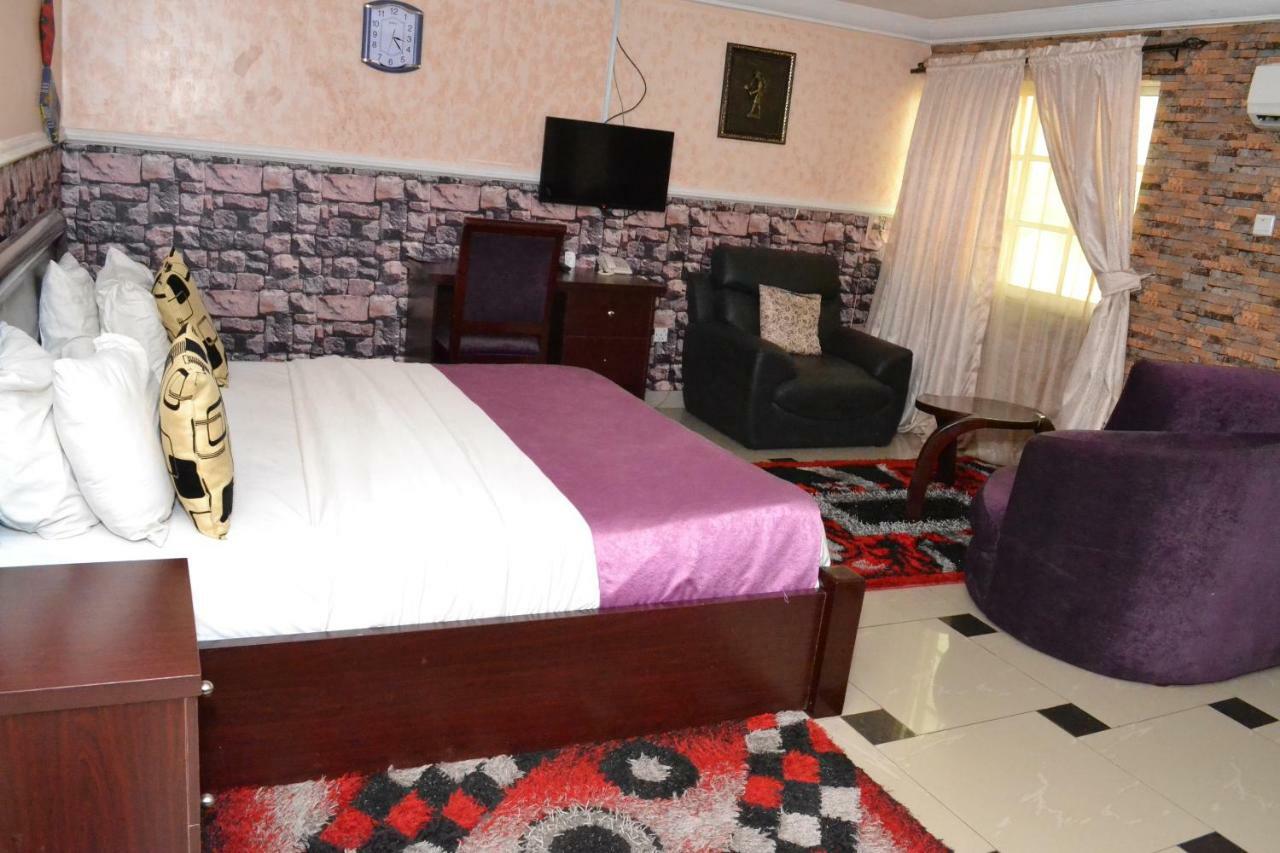 Limoh Suites Benin City Exterior foto