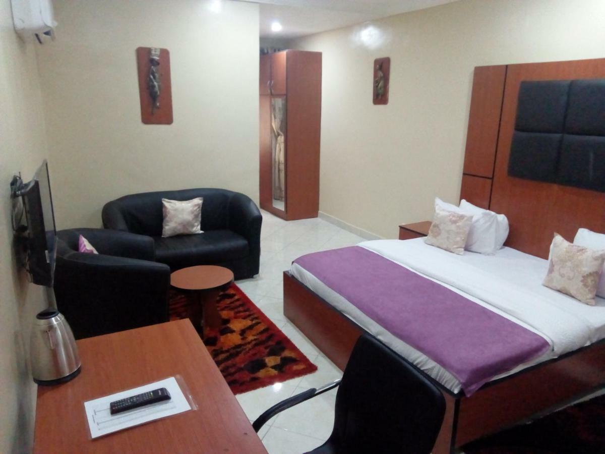 Limoh Suites Benin City Exterior foto