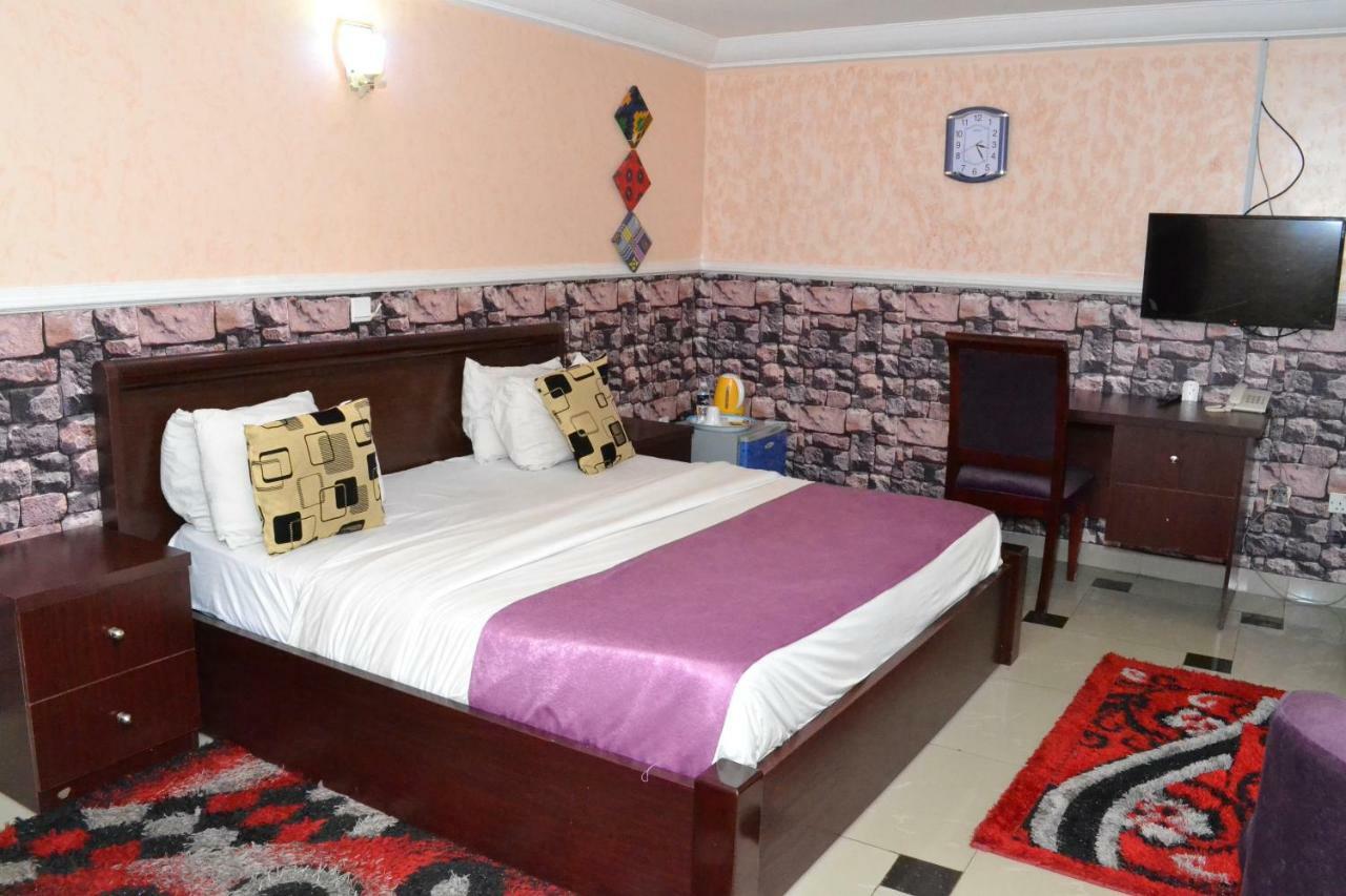 Limoh Suites Benin City Exterior foto