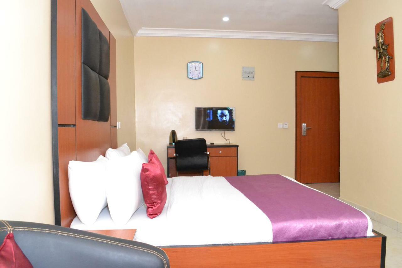 Limoh Suites Benin City Exterior foto