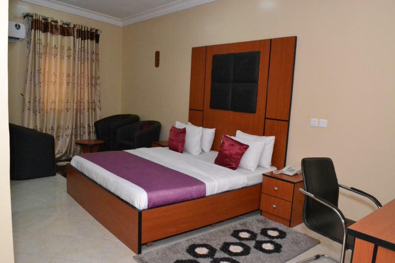 Limoh Suites Benin City Exterior foto