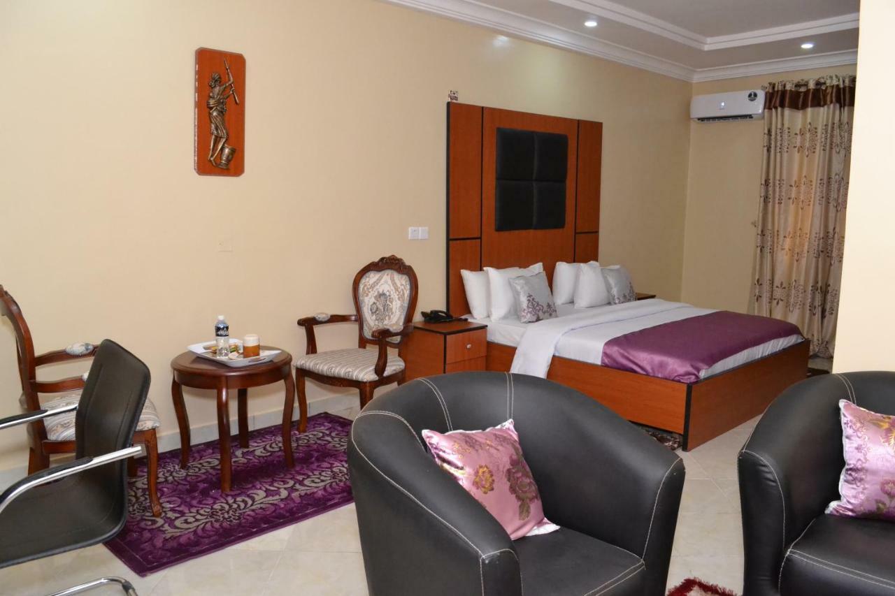 Limoh Suites Benin City Exterior foto