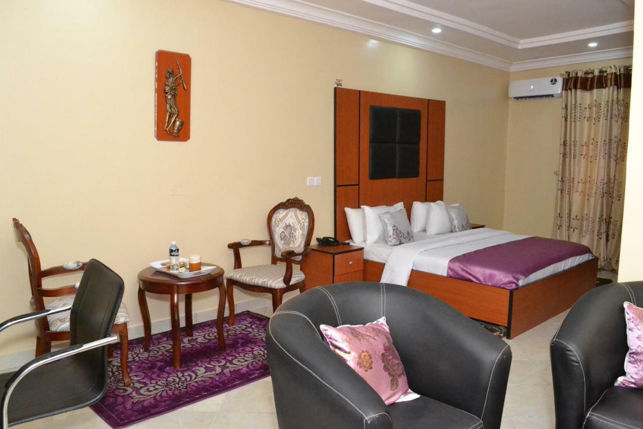 Limoh Suites Benin City Exterior foto
