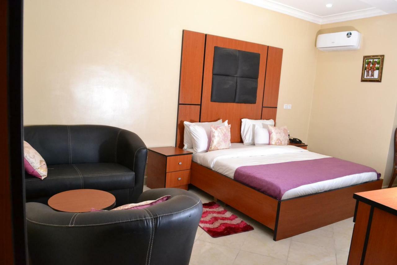 Limoh Suites Benin City Exterior foto