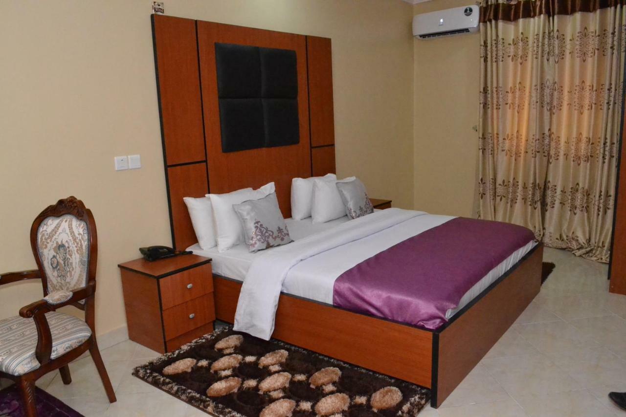 Limoh Suites Benin City Exterior foto