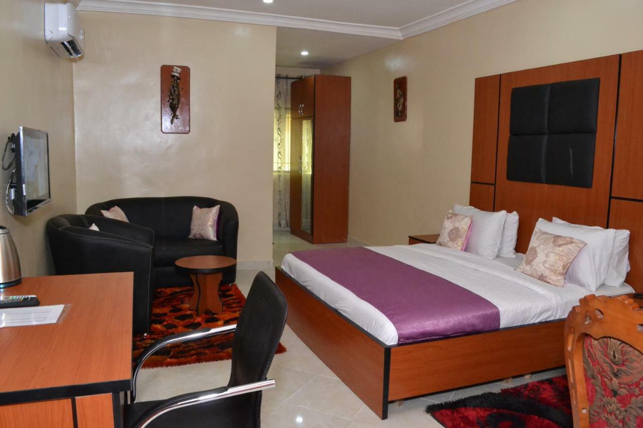 Limoh Suites Benin City Exterior foto